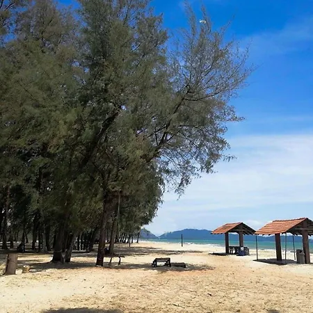 Sulong Inn - Private Pool Homestay In Kuantan, Pantai Sepat Exterior photo